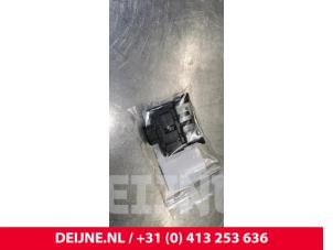 Usados Interruptor de luz Volkswagen Crafter (SY) 2.0 TDI Precio € 18,15 IVA incluido ofrecido por van Deijne Onderdelen Uden B.V.