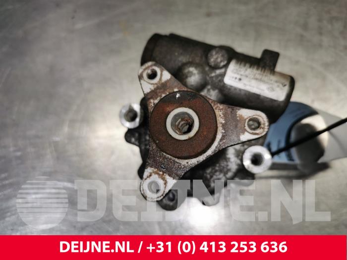 Usagé Pompe de direction Renault Trafic New (FL) 2.0 dCi 16V 115 Prix € 84,70 Prix TTC proposé par van Deijne Onderdelen Uden B.V.