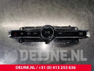 Usados Panel de control de calefacción Volvo XC40 (XZ) 1.5 T3 Plug-in Hybrid 12V Precio € 75,00 Norma de margen ofrecido por van Deijne Onderdelen Uden B.V.