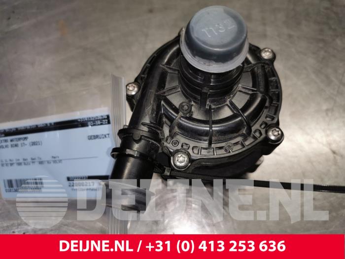 Begagnade Extra vattenpump Volvo XC40 (XZ) 1.5 T4 Plug-in Hybrid 12V Pris € 125,00 Marginaltabell erbjuds av van Deijne Onderdelen Uden B.V.