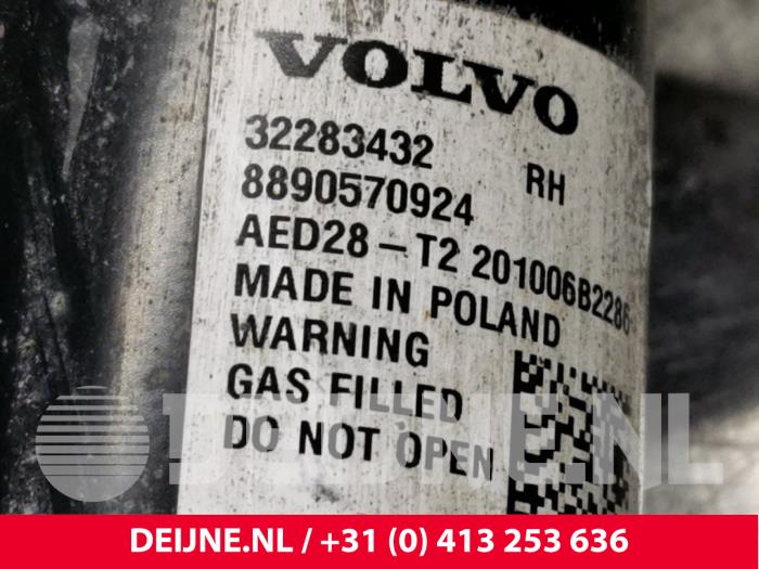 Front shock absorber rod, right Volvo XC40 1.5 T3 Twin Engine 12V ...