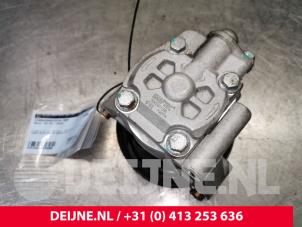 Used Power steering pump Volvo V70 (BW) 2.0 D 16V Price € 150,00 Margin scheme offered by van Deijne Onderdelen Uden B.V.