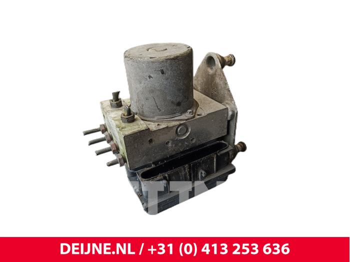 Usagé Bloc ABS Mercedes Sprinter 3,5t (906.63) 311 CDI 16V Prix € 175,45 Prix TTC proposé par van Deijne Onderdelen Uden B.V.