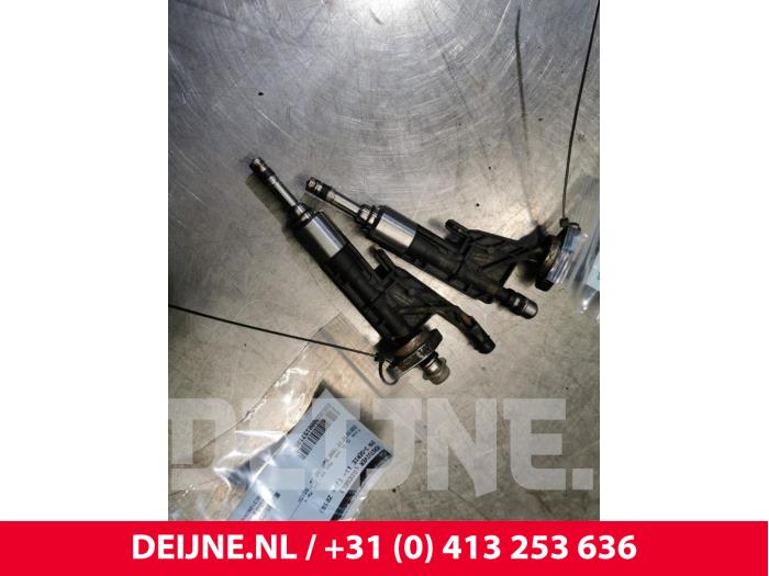 Usagé Injecteurs BMW 3 serie (F30) 318i 1.5 TwinPower Turbo 12V Prix € 70,00 Règlement à la marge proposé par van Deijne Onderdelen Uden B.V.