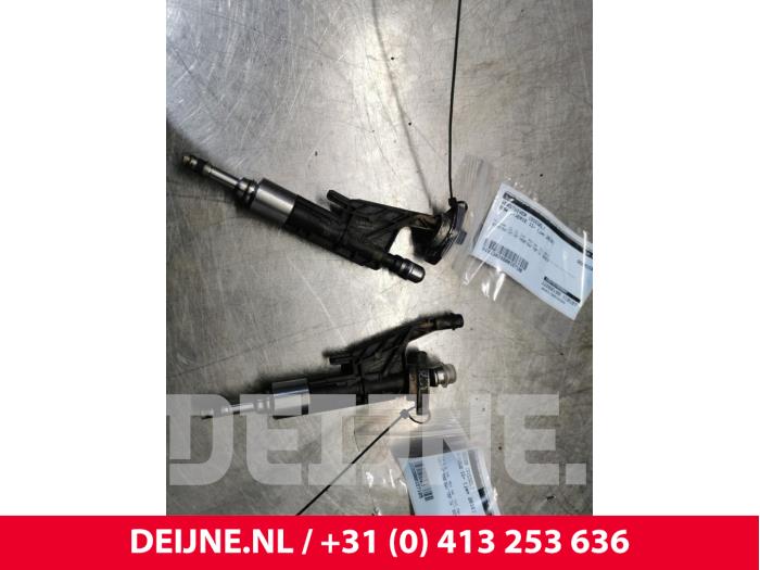 Usagé Injecteurs BMW 3 serie (F30) 318i 1.5 TwinPower Turbo 12V Prix € 70,00 Règlement à la marge proposé par van Deijne Onderdelen Uden B.V.