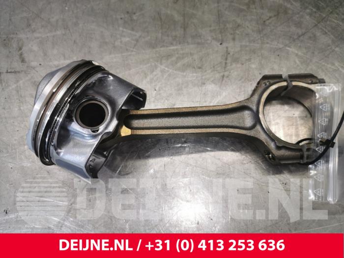 Usados Pistón Ford Transit Courier 1.0 Ti-VCT EcoBoost 12V Precio € 30,25 IVA incluido ofrecido por van Deijne Onderdelen Uden B.V.