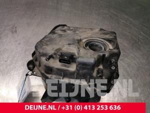 Usagé Réservoir d'expansion Audi R8 (422/423) 4.2 V8 32V FSI Prix € 120,00 Règlement à la marge proposé par van Deijne Onderdelen Uden B.V.