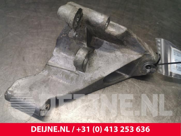 Gebrauchte Motorlager Volkswagen Crafter 2.5 TDI 30/35/50 Preis € 30,25 Mit Mehrwertsteuer angeboten von van Deijne Onderdelen Uden B.V.