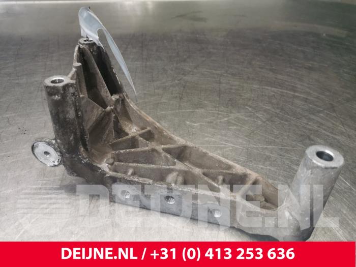 Used Engine mount Volkswagen Transporter T5 1.9 TDi Price € 42,35 Inclusive VAT offered by van Deijne Onderdelen Uden B.V.