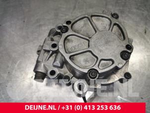 Used Vacuum pump (diesel) Mitsubishi Canter 3.0 Di-D 16V 413 Price € 90,75 Inclusive VAT offered by van Deijne Onderdelen Uden B.V.