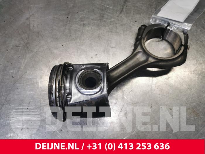 Usados Pistón Mitsubishi Canter 3.0 Di-D 16V 413 Precio € 151,25 IVA incluido ofrecido por van Deijne Onderdelen Uden B.V.
