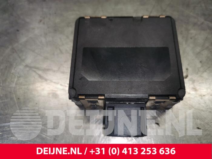 Begagnade Dödvinkelsensor Mercedes Sprinter 3,5t (910.0/910.1/907.1/907.2) 314 CDI 2.1 D FWD Pris € 242,00 Inklusive moms erbjuds av van Deijne Onderdelen Uden B.V.