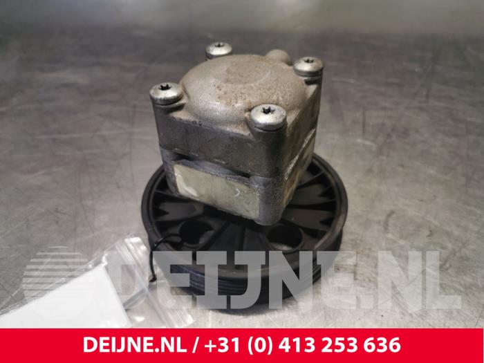 Usagé Pompe de direction Volvo V40 (VW) 2.0 16V Prix € 75,00 Règlement à la marge proposé par van Deijne Onderdelen Uden B.V.