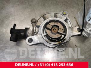 Używane Pompa prózniowa (Diesel) Opel Vivaro 2.5 CDTI DPF Cena € 36,30 Z VAT oferowane przez van Deijne Onderdelen Uden B.V.