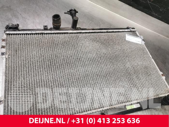 Usagé Radiateur Hyundai H-300 2.5 CRDi Prix € 72,60 Prix TTC proposé par van Deijne Onderdelen Uden B.V.