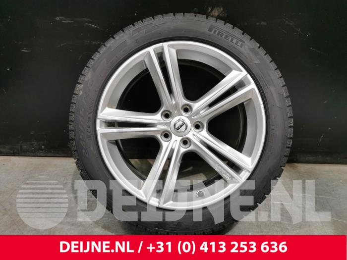 Wheel from a Volvo V90 II (PW) 2.0 T5 16V Polestar 2019