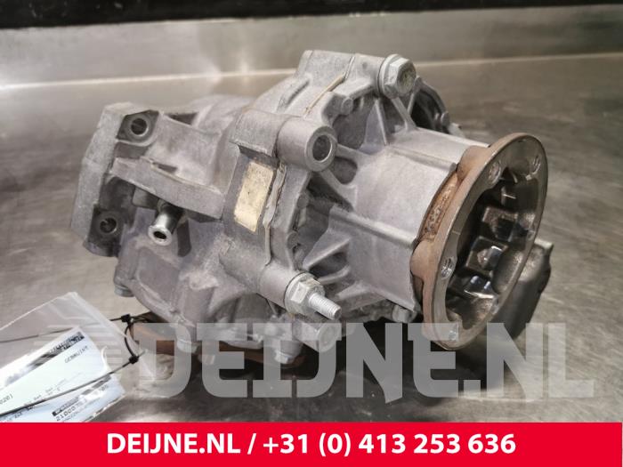 Used Front differential Volkswagen Golf VII (AUA) 2.0 R 4Motion 16V Price € 750,00 Margin scheme offered by van Deijne Onderdelen Uden B.V.