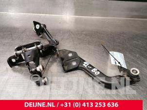 Used Sliding door roller, right Mercedes Sprinter 5t (907.6) 315 CDI 2.0 D RWD Price € 181,50 Inclusive VAT offered by van Deijne Onderdelen Uden B.V.