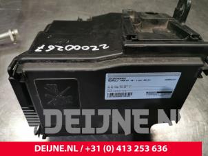 Używane Skrzynka bezpieczników Renault Trafic (1FL/2FL/3FL/4FL) 1.6 dCi 120 Twin Turbo Cena € 211,75 Z VAT oferowane przez van Deijne Onderdelen Uden B.V.