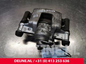 Usagé Etrier de frein (pince) arrière gauche Opel Movano Prix € 181,50 Prix TTC proposé par van Deijne Onderdelen Uden B.V.