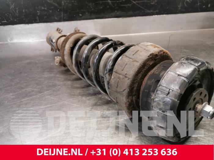 Front shock absorber rod, right from a Renault Trafic New (FL) 2.5 dCi 16V 135 2003