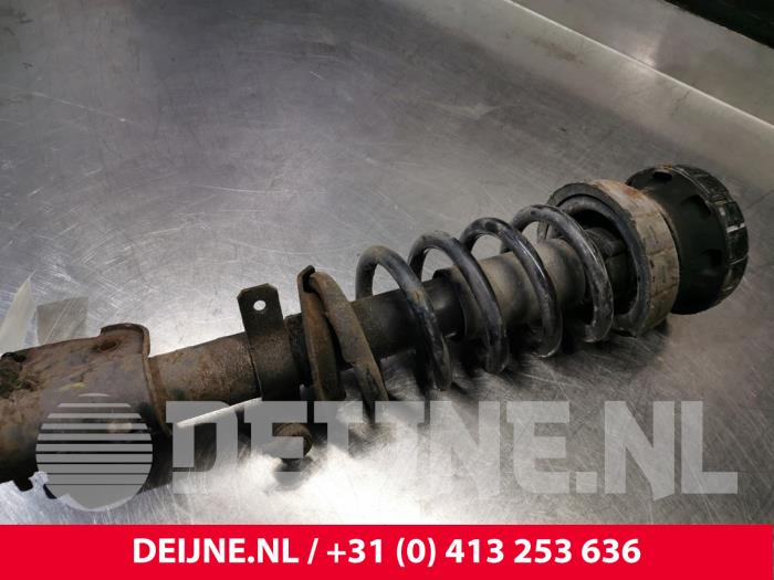 Front shock absorber rod, right from a Renault Trafic New (FL) 2.5 dCi 16V 135 2003