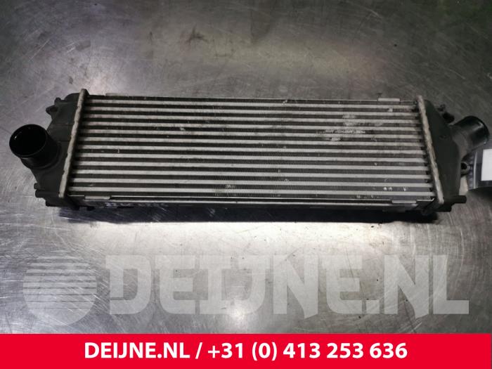 Usagé Intercooler Opel Vivaro 2.0 CDTI Prix € 60,50 Prix TTC proposé par van Deijne Onderdelen Uden B.V.