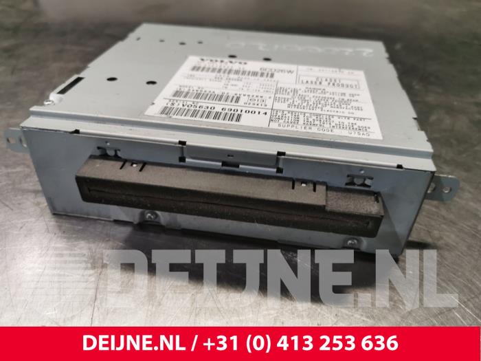 CD player Volvo XC90 I 2.4 D5 20V - 31210422 VOLVO