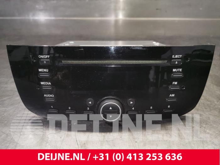 Radio/CD Spieler (sonstige) van een Fiat Punto Evo (199) 1.3 JTD Multijet 85 16V Euro 5 2010