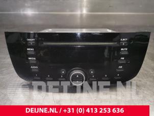 Usagé Radio/Lecteur CD (divers) Fiat Punto Evo (199) 1.3 JTD Multijet 85 16V Euro 5 Prix € 50,00 Règlement à la marge proposé par van Deijne Onderdelen Uden B.V.