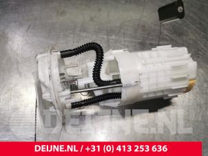 Usagé Pompe carburant électrique Opel Movano Prix € 60,50 Prix TTC proposé par van Deijne Onderdelen Uden B.V.