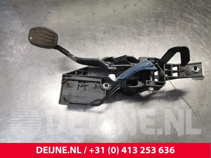Używane Pedal hamulca Peugeot Partner (EA//EF/EN/EU) 1.5 BlueHDi 100 Cena € 96,80 Z VAT oferowane przez van Deijne Onderdelen Uden B.V.