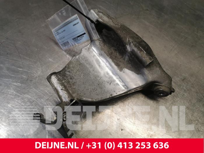 Gebrauchte Motorlager Volkswagen Crafter 2.5 TDI 30/32/35/46/50 Preis € 30,25 Mit Mehrwertsteuer angeboten von van Deijne Onderdelen Uden B.V.