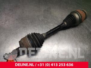 Used Front drive shaft, left Volkswagen Transporter T5 2.5 TDi Price on request offered by van Deijne Onderdelen Uden B.V.