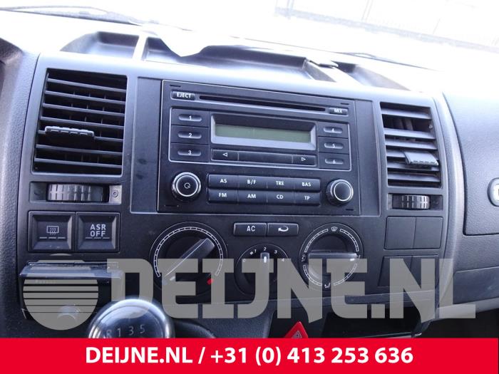 Radio/Lecteur CD (divers) d'un Volkswagen Transporter T5 2.5 TDi 2006
