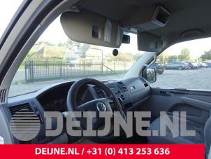 Usagé Eclairage de plafonnier Volkswagen Transporter T5 2.5 TDi Prix sur demande proposé par van Deijne Onderdelen Uden B.V.