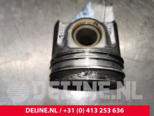 Kolben van een Ford Transit 2.0 TDCi 16V Eco Blue 130 2019