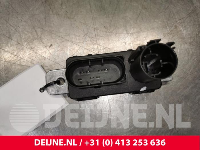 Glow plug relay from a Volvo V60 I (FW/GW) 2.0 D3 16V 2018