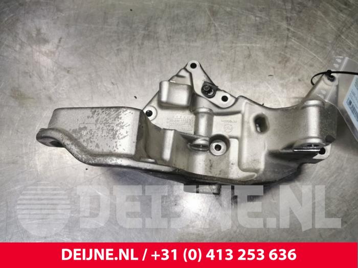 Used Engine mount Volvo V60 I (FW/GW) 2.0 D3 16V Price € 25,00 Margin scheme offered by van Deijne Onderdelen Uden B.V.
