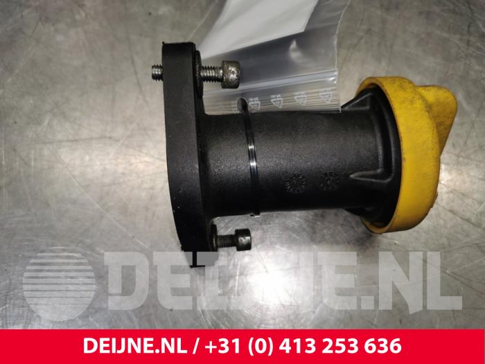 Gebrauchte Öl Füllrohr Fiat Ducato (250) 2.0 D 115 Multijet Preis € 24,20 Mit Mehrwertsteuer angeboten von van Deijne Onderdelen Uden B.V.