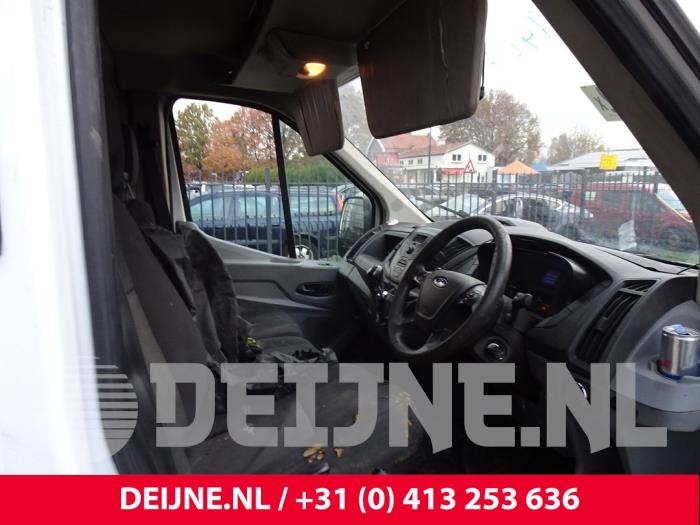 Interior lighting, front from a Ford Transit 2.2 TDCi 16V Euro 5 RWD 2014