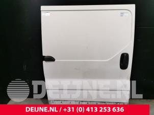 Used Sliding door, right Nissan Primastar 1.9 dCi 100 Price on request offered by van Deijne Onderdelen Uden B.V.