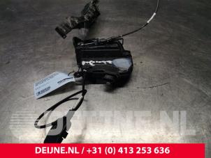 Gebrauchte Türschlossmechanik 2-türig rechts Opel Vivaro 1.6 CDTI 115 Preis € 54,45 Mit Mehrwertsteuer angeboten von van Deijne Onderdelen Uden B.V.