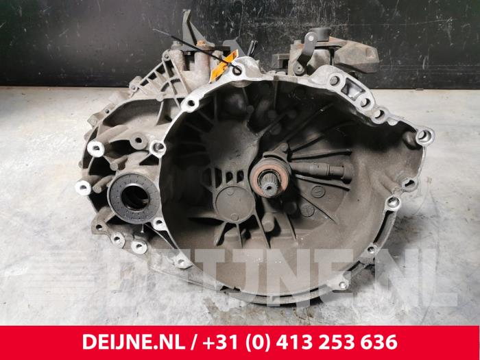 Gearbox from a Volvo V60 I (FW/GW) 2.0 D4 16V 2016