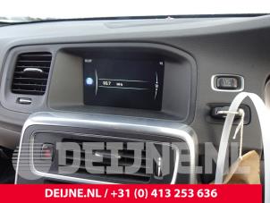 Usagé Affichage navigation Volvo V60 I (FW/GW) 2.0 D4 16V Prix sur demande proposé par van Deijne Onderdelen Uden B.V.
