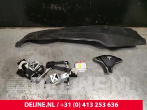 Gebrauchte Airbag set + dashboard Tesla Model S 75D Preis € 1.512,50 Mit Mehrwertsteuer angeboten von van Deijne Onderdelen Uden B.V.