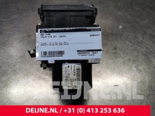Gebrauchte ABS Pumpe Volvo V70 (BW) 2.4 D5 20V 215 Preis € 125,00 Margenregelung angeboten von van Deijne Onderdelen Uden B.V.