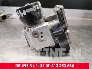 Used ABS pump Renault Master III (ED/HD/UD) 3.0 dCi 16V 140 Price on request offered by van Deijne Onderdelen Uden B.V.