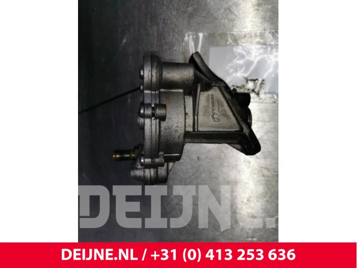 Vacuum pump (diesel) from a Volkswagen Crafter 2.5 TDI 30/32/35/46/50 2010