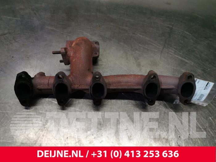 Exhaust manifold from a Volkswagen Crafter 2.5 TDI 30/32/35/46/50 2010